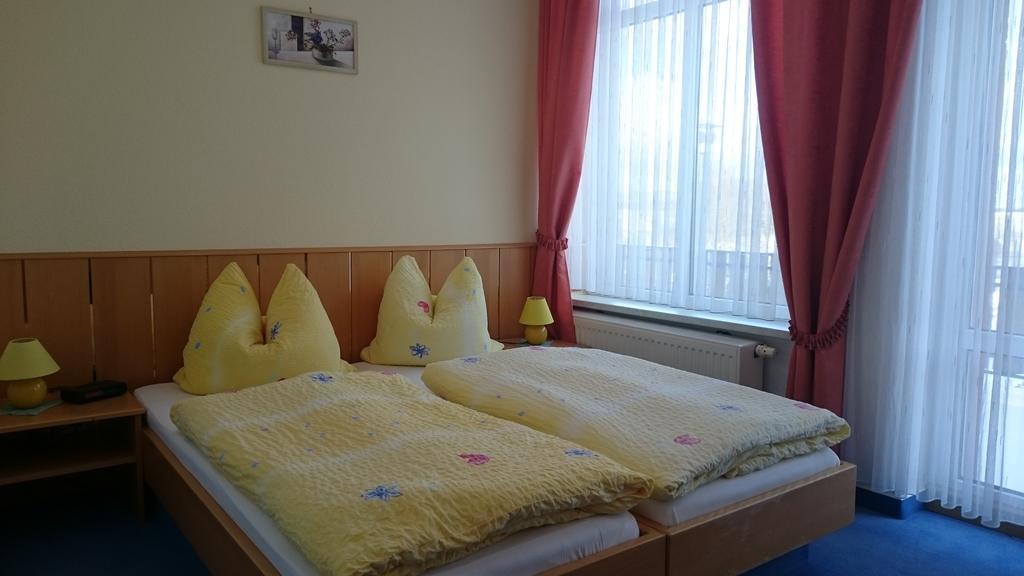 Pension Und Berggasthaus Kapellenstein Geyer Chambre photo