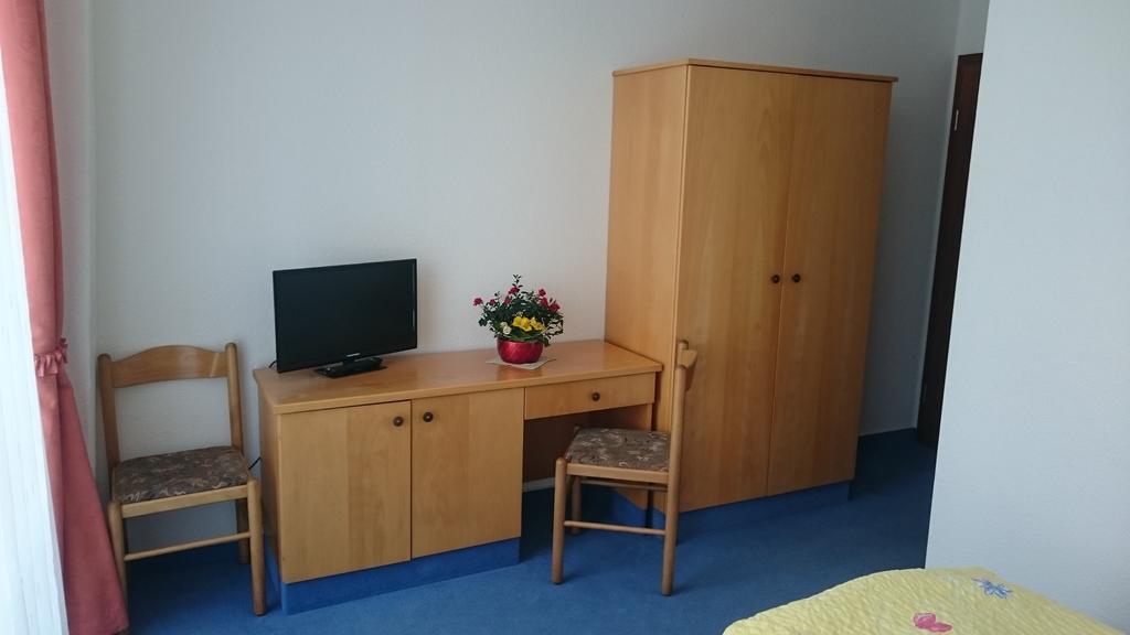 Pension Und Berggasthaus Kapellenstein Geyer Chambre photo
