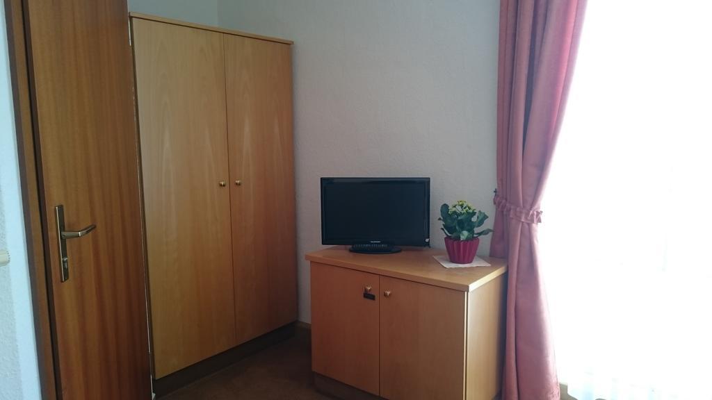 Pension Und Berggasthaus Kapellenstein Geyer Chambre photo